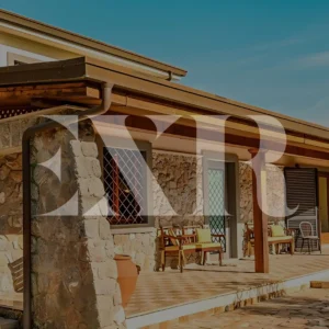 Sofisticati 1970 Villa Moderna con Piscina di Lusso in Esclusiva Forte dei Marmi